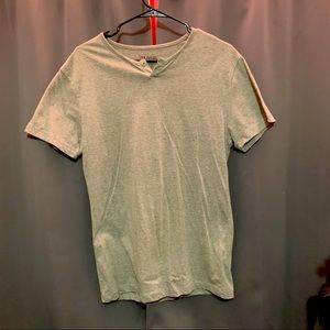 Men’s Small Army Green One Button Henley T-Shirt